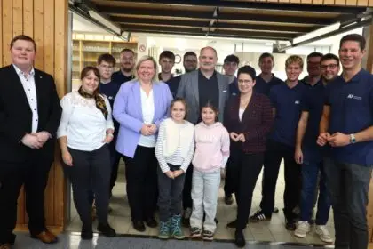 Mehr als zufrieden: Die Junge Union Zimmern und Ehrengäste. Foto: King