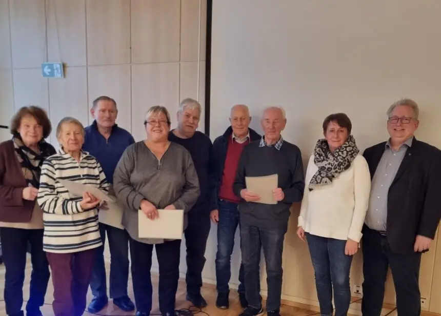 Ehrung langjähriger Mitglieder der AWO Schramberg von links: Elke Ringl-Klank, Annelore Rueß, Günter Probst, Iris Harter, Thomas Harter, Michael Porzelt, Hubert Schweizer, Petra Staiger und Mirko Witkowski. Foto: Werner Klank