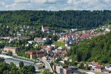 Ausblick auf Stadt Oberndorf am Neckar in Baden-Württemberg (Landkreis Rottweil). Adobe-Stock-Foto
