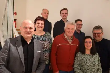 Der CDU-Kreisvorsitzende und Landtagsabgeordnete Stefan Teufel (links) sowie der neu gewählte CDU-Ortsverbandvorsitzende Lauterbach mit Karin Buchholz, Hubert Nagel,
Elias Kunz, Erich Fehrenbacher, Johannes Geprägs, Sandra Winterhalter und Rolf Buchholz.Foto: pm