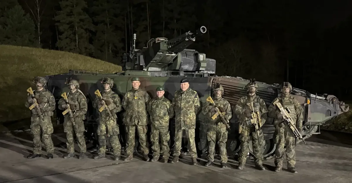 Soldaten mi5t dem neuen Gewehr aus Oberndorf. Foto: pm
