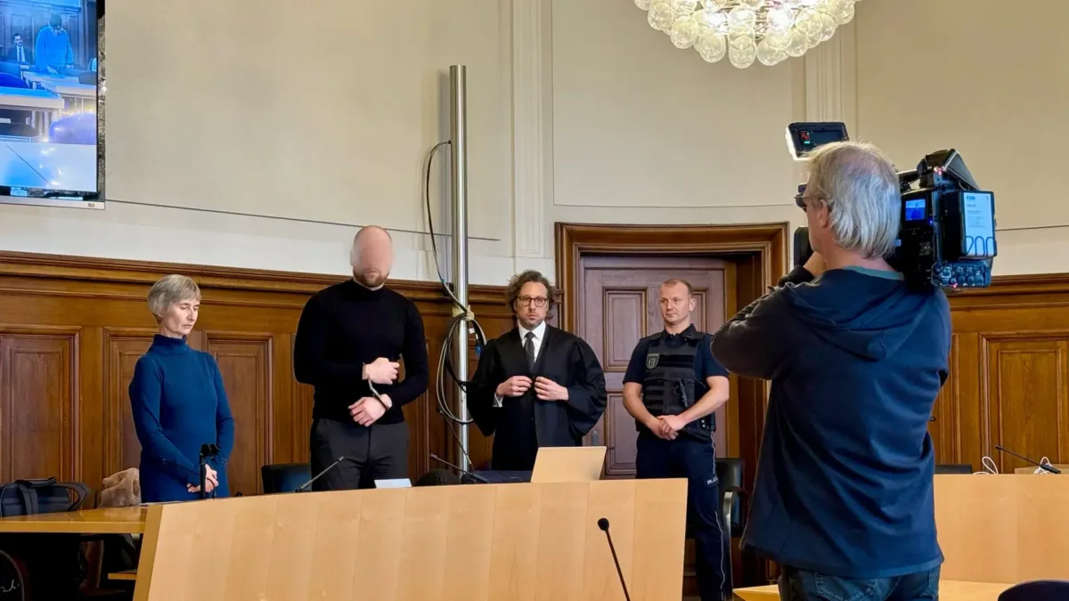 Bei der Urteilsverkündiung war der SWR mit einer Kamera zugegen. Foto: Peter Arnegger