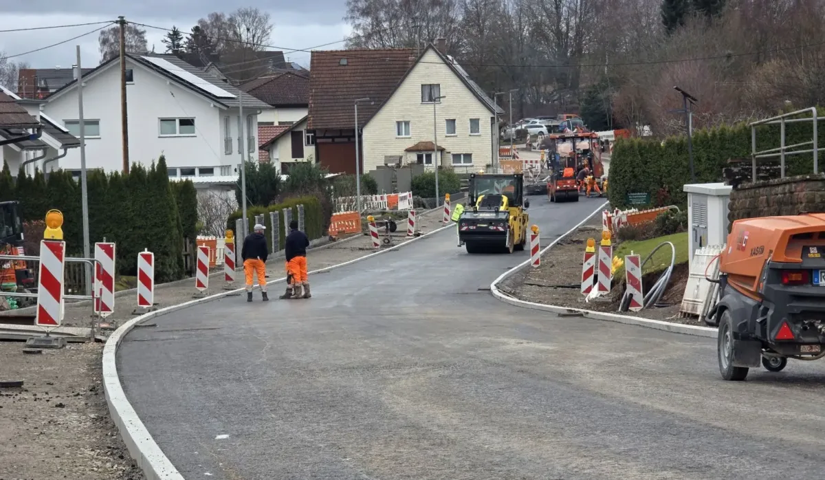 Die Tragschicht ist drauf. Mariazeller Straße 2. Bauabschnitt. Foto: JR