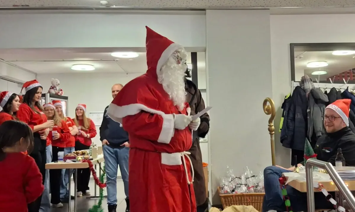 Der Nikolaus besuchte die Weihnachtsfeier der Narrenzunft Sulgen. Foto: pm