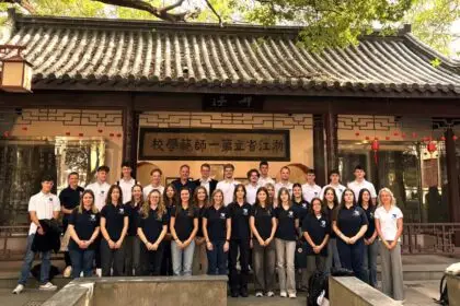 Schüler der Nell-Breuning Schule waren zu Besuch an der Partnerschule in Hangzhou. Foto: NBS