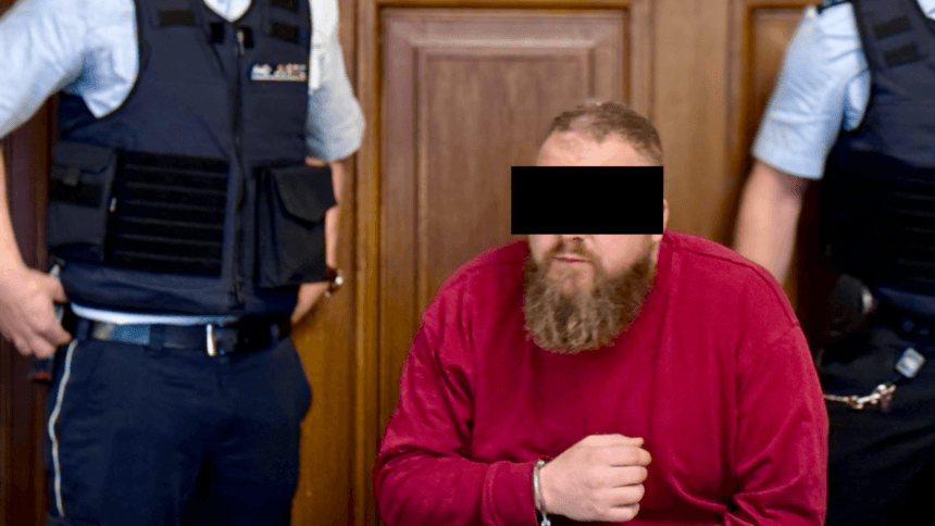 Vor Gericht in Rottweil: ein Mann, der versucht haben soll, seine Mutter zu töten. Foto: Peter Arnegger
