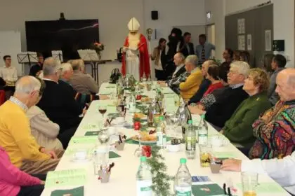 Auch der der „Siedler-Nikolaus“ und sein Knecht Ruprecht waren zu Gast. Fotos: Glaser