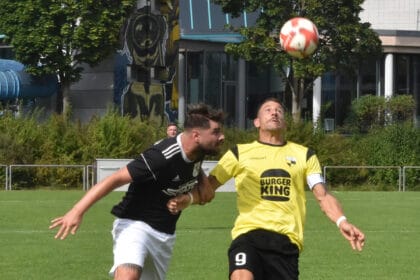 Christian Braun (rechts) bleibt eine weitere Saison beim FV 08 Rottweil. Archiv-Foto: wede