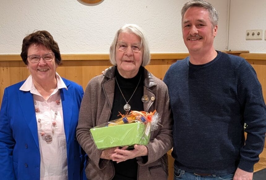 Von links: Gisela Burger, Elfriede Dorn und Leander Rist. Foto: pm