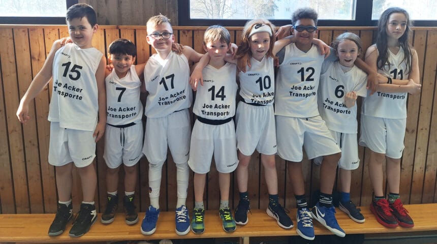 Die U10 in Villingen: Von links Emil Mladenov, Mike Großmann, Elias Weiß, Josias Schmötzer, Elias Jäckle, Louis Drammeh, Ole Verhoeven und Ruth Neubacher. Foto: pm