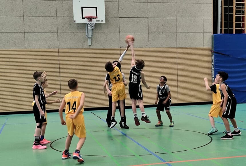 Sprungball im Spiel zwischen Rottweil und Tübingen. Fotos: pm