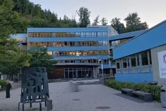 Die Stadtverwaltung hätte die 12,7 Millionen Euro vom Bund gern für die Sanierung des Gymnasiums eingesetzt - doch der Rat will flexibel bleiben und später entscheiden. Archiv-Foto: him