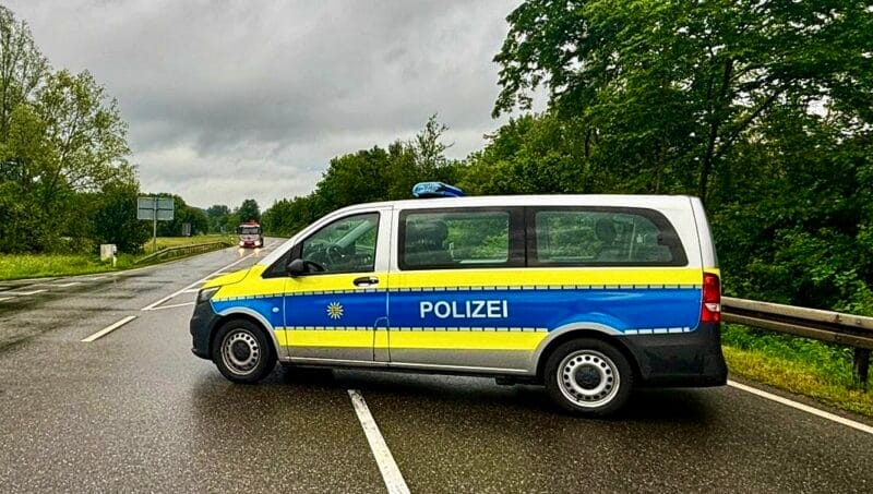 Polizeieinsatz auf der B14 bei Rottweil. Foto: Peter Arnegger