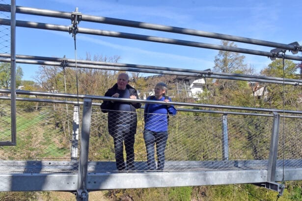 Die ersten haben die "Neckarline" überquert. Fotos: wede