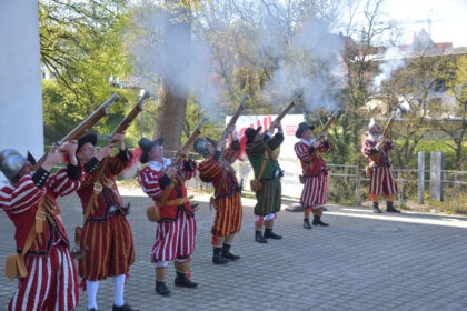 Mittelalter trifft Moderne: Brückenfest lockt Besucher in Rottweils historische Innenstadt