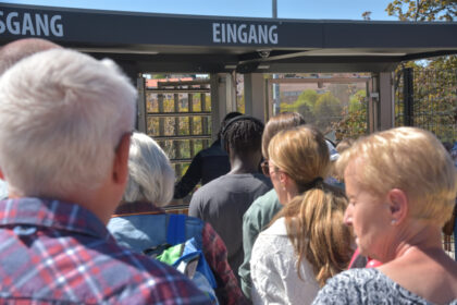 Brückenfest zur Neckarline-Eröffnung: Besucherandrang wächst – Shuttlebus fällt aus und wird ersetzt