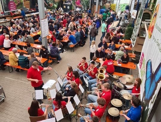Der Musikverein lädt zum Wandertreff mit leckeren Spargelgerichten in die Räumlichkeiten des Blumen Längle ein. Foto: Musilverein Dunningen