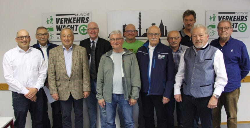 Von links:
Christoph Steilner, Gerd Schneckenburger, Manfred Rathgeb, Landrat Dr. Wolf-Rüdiger Michel, Hermann Hirt, Jürgen Klein, Wolfgang Wesner, Manfred Hügel, Jürgen Sträter, Achim Belser und Martin Kruppa. Foto: Kreisverkehrswacht Rottweil