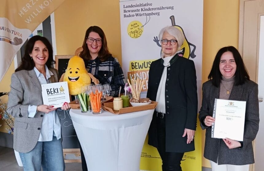 Von links: Sonia Lepre, Kindergartenleitung
Catrin Peter, BEKI Referentin
Annemarie Mauerlechner, BEKI Koordinatorin Landratsamt Rottweil und
Paola Haupt, Pädagogische Fachkraft, Expertin im Esszimmer. Foto: pm
