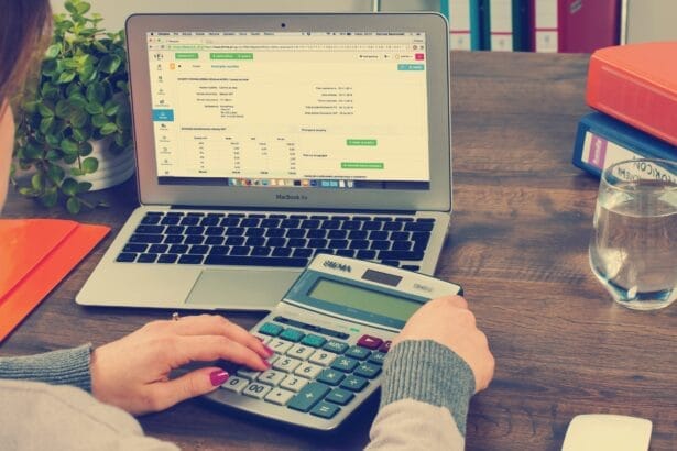 Die Steuererklärung für das Jahr 2025 muss bis zum 31. Juli 2026 beim Finanzamt eingereicht werden. Mit Steuerberater oder Lohnsteuerhilfeverein verlängert sich die Frist bis zum 1. März 2027. Foto: Pixabay