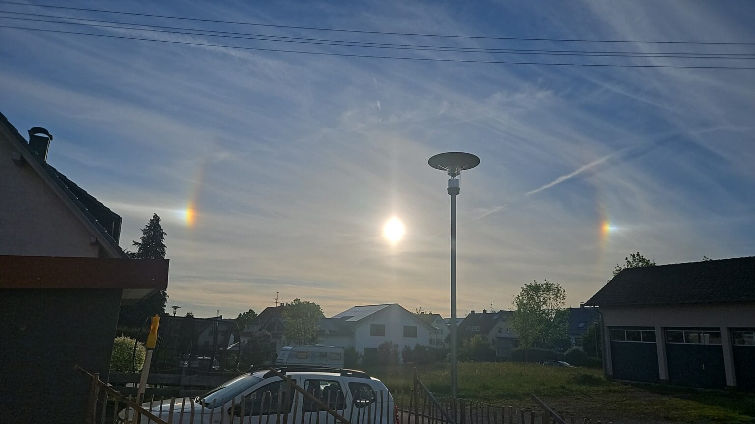 Halo mit Nebensonnen über Rottweil: NRWZ-Leserin Jessica Krumbiegel hat das atmosphärische Phänomen am Donnerstagabend festgehalten. Foto: privat