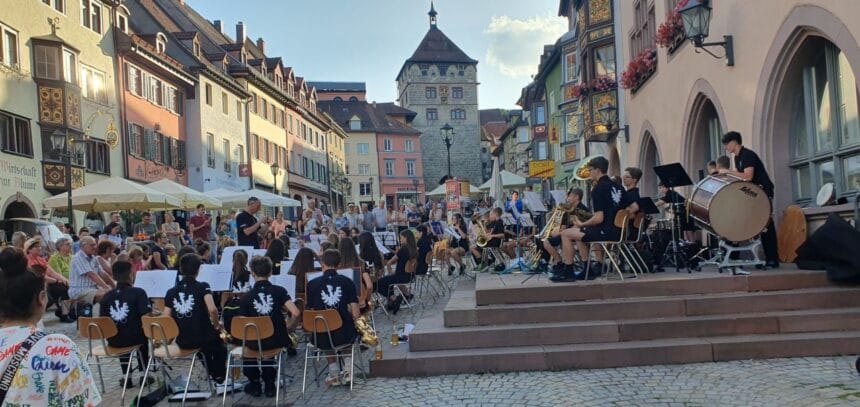 Nach den Pfingstferien starten wieder die beliebten Blasmusik-Serenaden in der Rottweiler Fußgängerzone (Foto: Stadt Rottweil / Strasser).