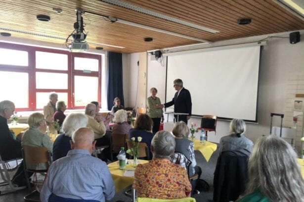 Dietmar Bock bei seinem Vortrag in Schramberg. Foto: pm