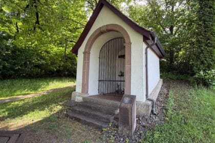 Scherers Kapelle, gelegen am Wasserturm, an der Ecke Hausener und Heerstraße. Foto: Peter Arnegger