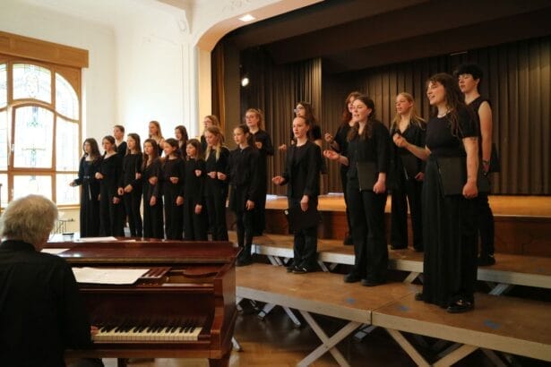Der Schulchor der Konrad-Witz-Schule und der Mädchenchor Rottweil gaben ein gemeinsames Muttertagskonzert. Fotos: Moni Marcel