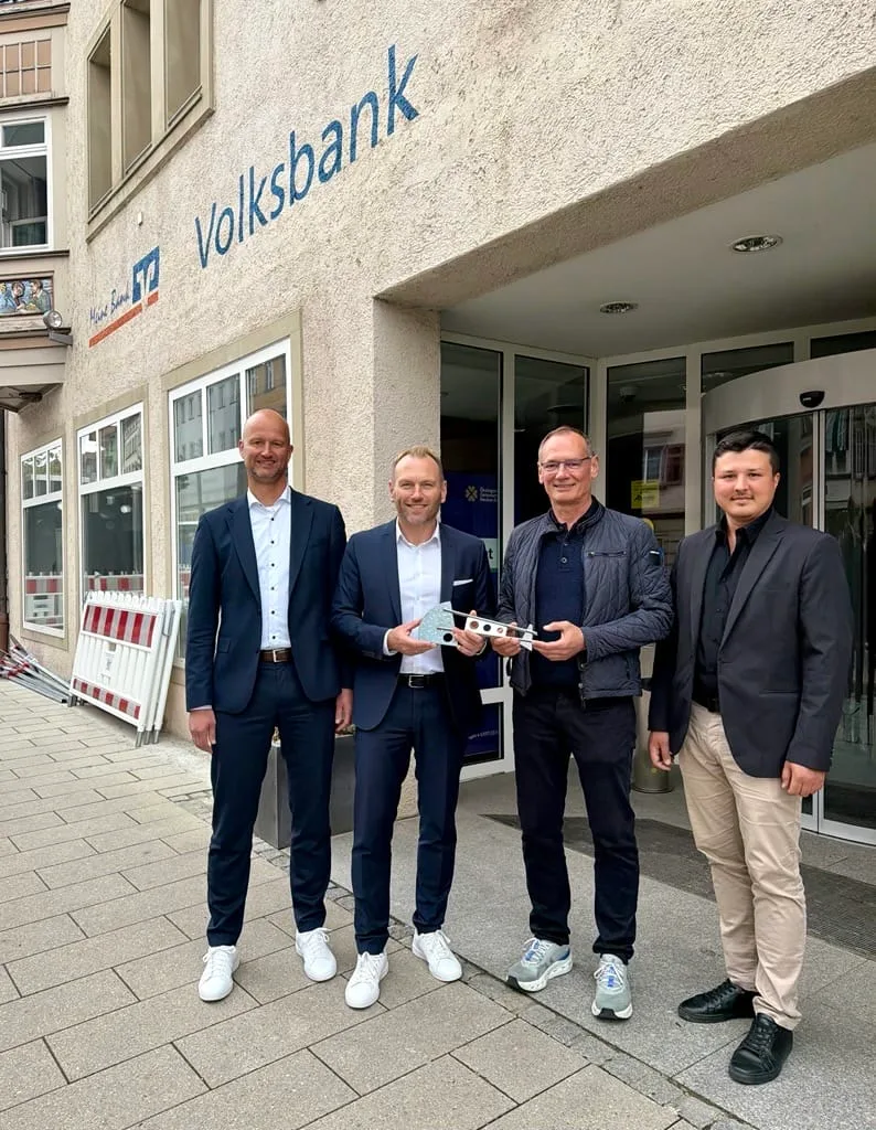 Unser Bild zeigt v.l.n.r.: Vorstand Carsten Brüner, Vorstand Boris Braun, Armin Diesch und Artur Dillmann von schairer + partner architektur. Foto: pm