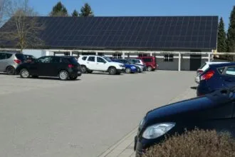 Der Installation von Photovoltaik-Anlagen auf Dächern und über Parkplätzen gibt die CDU-Stadtratsfraktion den Vorzug, wobei sie eindringlich auf die Speicherproblematik hinweist.
Foto: Martin Baumgartner
