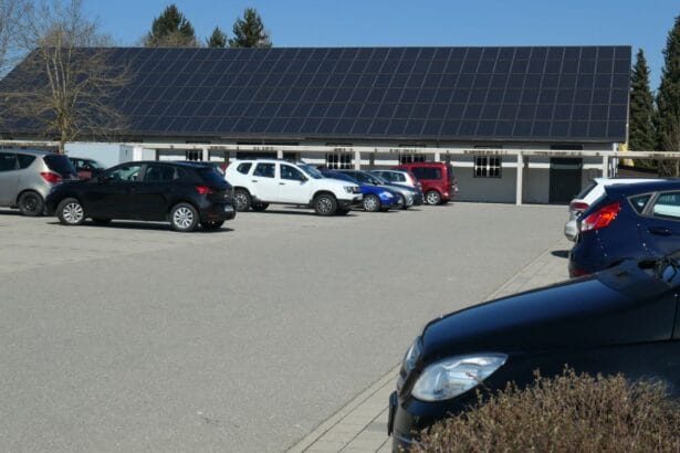 Der Installation von Photovoltaik-Anlagen auf Dächern und über Parkplätzen gibt die CDU-Stadtratsfraktion den Vorzug, wobei sie eindringlich auf die Speicherproblematik hinweist.
Foto: Martin Baumgartner