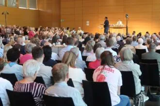 chor singt im gottesdienst