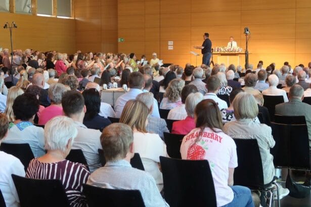 chor singt im gottesdienst