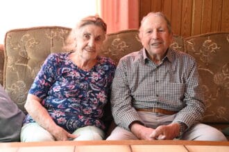 Seit Jahrzehnten Nachbarn der Kapelle von Maria Hochheim: Josef Digeser und seine Ehefrau Helene. Foto: al