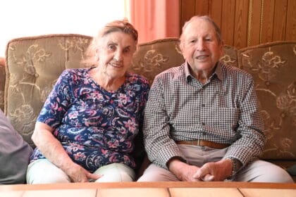 Seit Jahrzehnten Nachbarn der Kapelle von Maria Hochheim: Josef Digeser und seine Ehefrau Helene. Foto: al