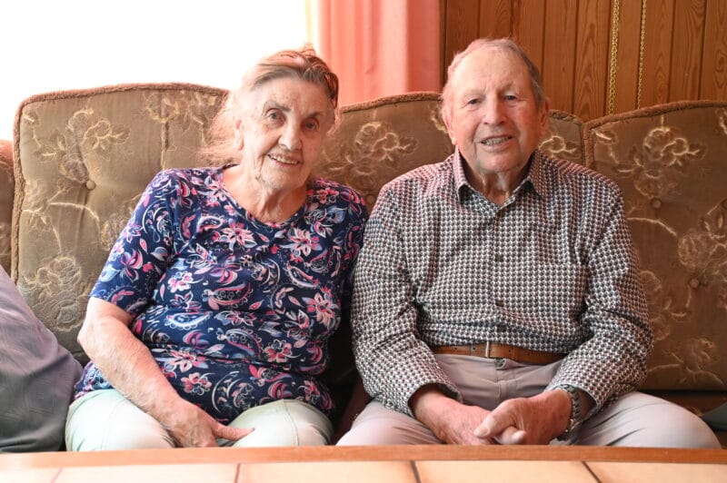 Seit Jahrzehnten Nachbarn der Kapelle von Maria Hochheim: Josef Digeser und seine Ehefrau Helene. Foto: al