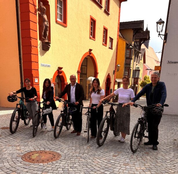 Die Stadtverwaltung Rottweil macht wieder beim STADTRADELN mit: Unser Bild zeigt von links Tanja Bitterwolf, Viktoria Bossert, Oberbürgermeister Dr. Christian Ruf, Emma Dorn vom Mobilitätsteam, Tanja Lemke sowie Alexander Stengelin (Foto: Stadt Rottweil / Bisinger)