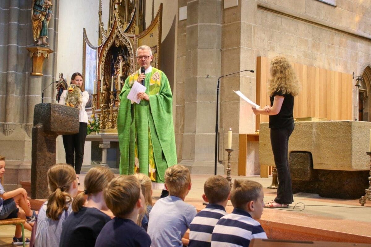 2 gemeindefest 2026 pfarrer weber erklärt des gleichnis vom sämann foto hildebrand