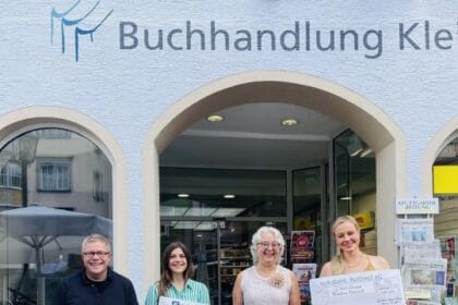 2026 07 16 spendenübergabe buchhandlung klein