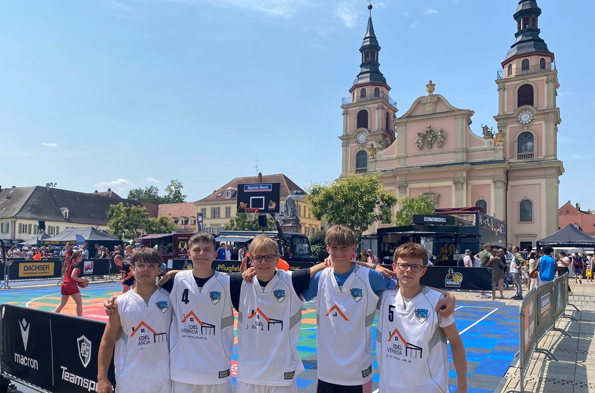 260728 basket team1 mit erik lorian nick ben levin
