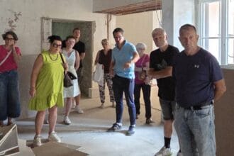 20260812 174538 albr stahlträger im erdgeschoss und schuttberge