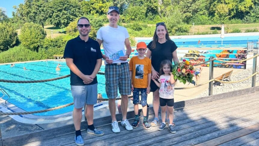 ehrung 100.000 badegast freibad 2026 bild zur pm querformat