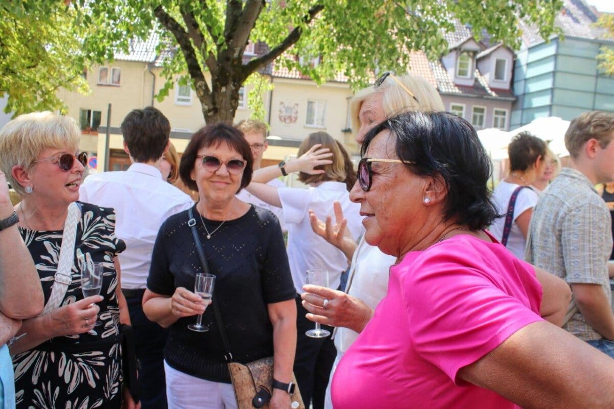 verabschiedung nico schmid (19) mutter von nico mit frauen foto hildebrand