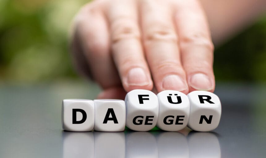 hand turns dice and changes the german word "against" (cons) to "dafuer" (pros)