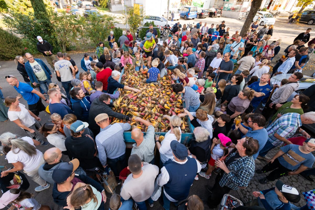 2026.10.02 saukirbe göllsdorf rübenschnitzen 012
