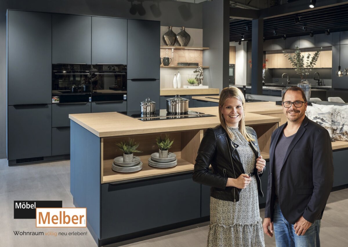 Irina Melber und Team im neu gestalteten Küchenstudio von Möbel Melber