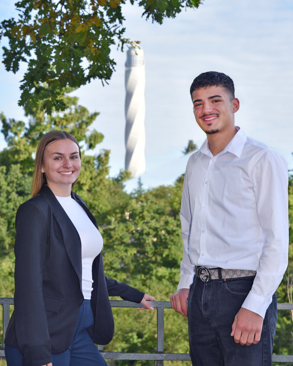 Emma Boutin und Albin Mjeku, Auszubildende der AOK Schwarzwald-Baar-Heuberg