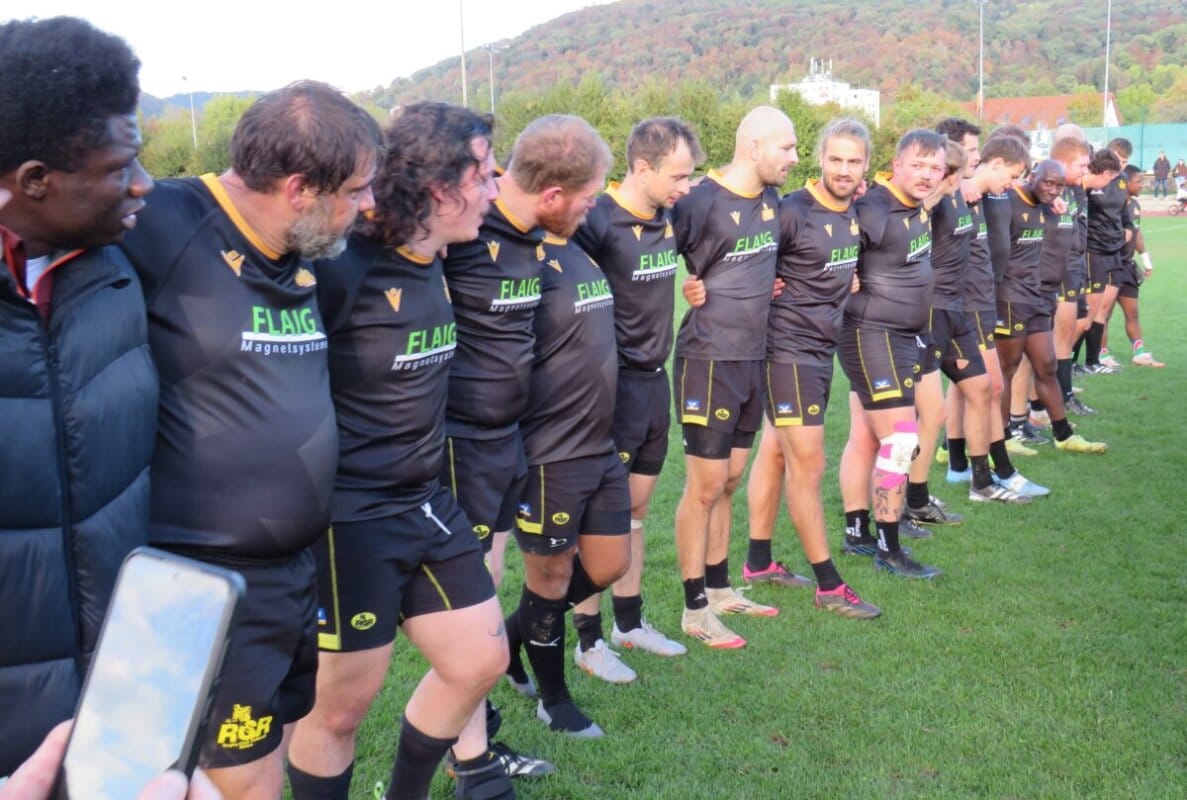 geschafft! das team nach dem abpfiff.