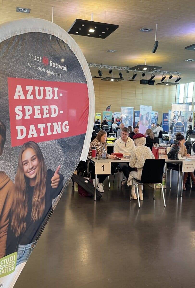 Azubi-Speed-Dating in Rottweil: Jugendliche und Betriebe kommen in kurzen Gesprächen zusammen
